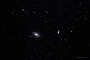 被写体　：M 81, 82  大熊座 （Mはメシエと読む） 撮影月日：2013年03月09日（土）20時58分 より 撮影場所：山梨県山中湖村三国峠付近　標高 1,100 m 東経138.91  北緯35.41